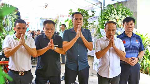  LĐBĐ Việt Nam và Công ty VPF viếng trọng tài Trần Đình Thịnh, hỗ trợ và chia sẻ cùng gia đình